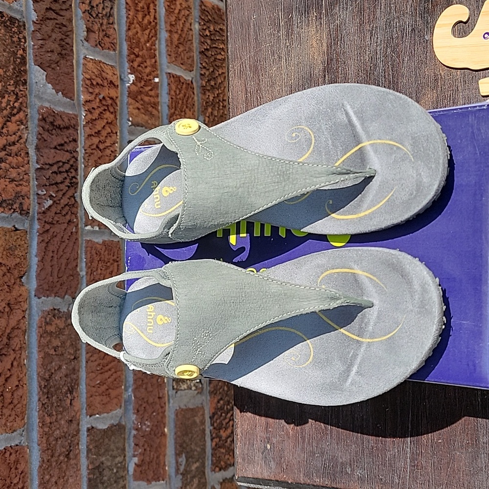 NIB Ahnu Serena Sandals